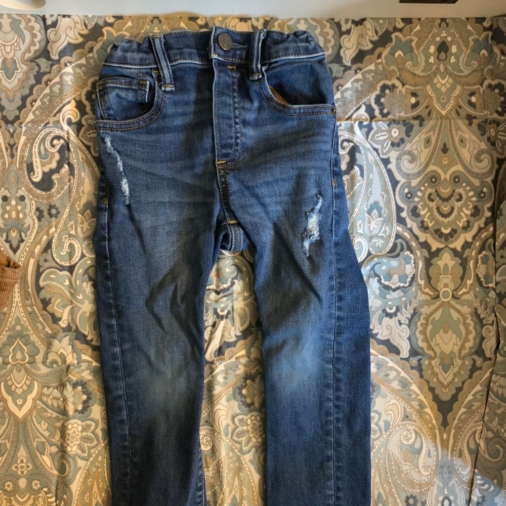 6 pairs of pants-4 jeans, 1 courduroy and 1 cotton twill
